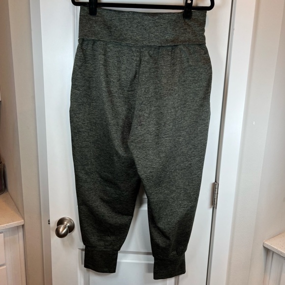 Offline by Aerie Women's Fold Over Waist Short Court Joggers Black Heather Large - Picture 8 of 14